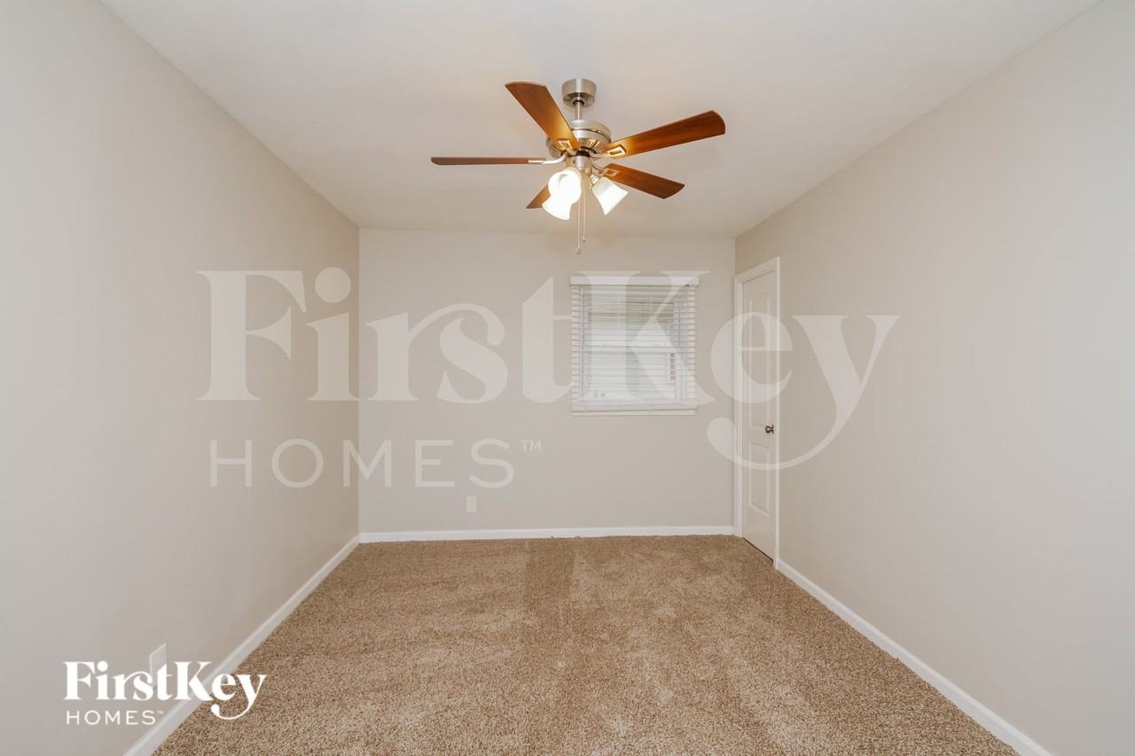 823 Oriole Dr - Photo 6 of 16