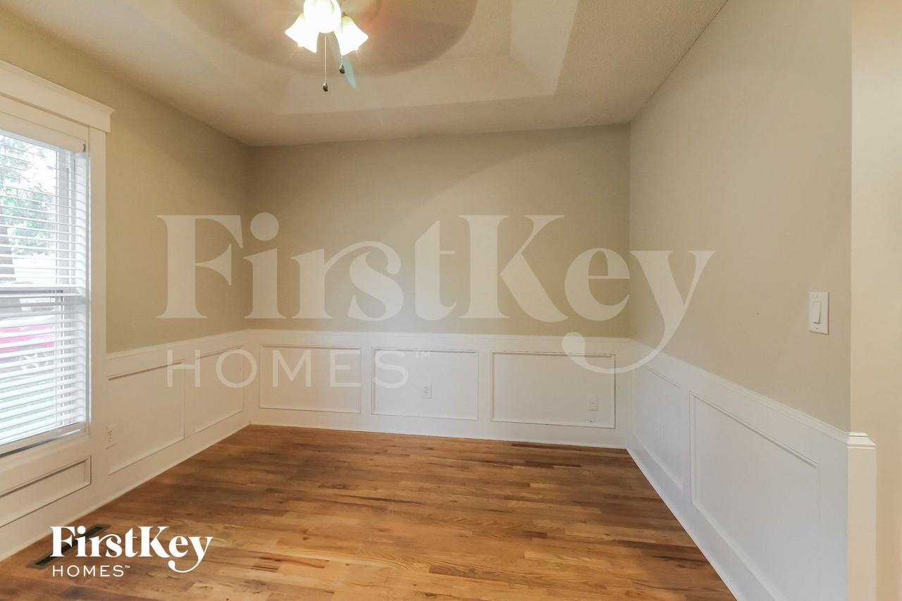 7939 N Campbell St - Photo 3 of 14