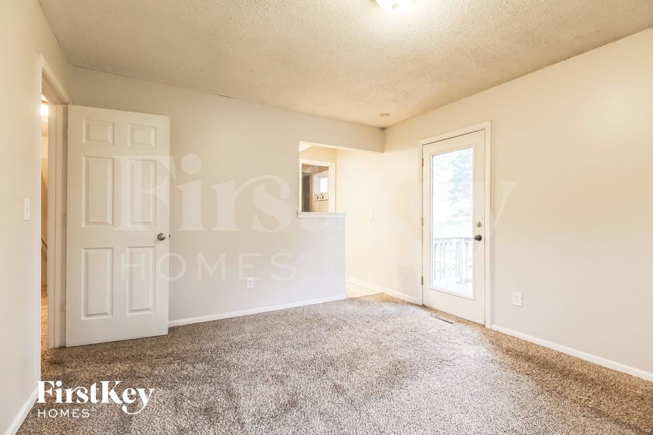 7939 N Campbell St - Photo 6 of 14