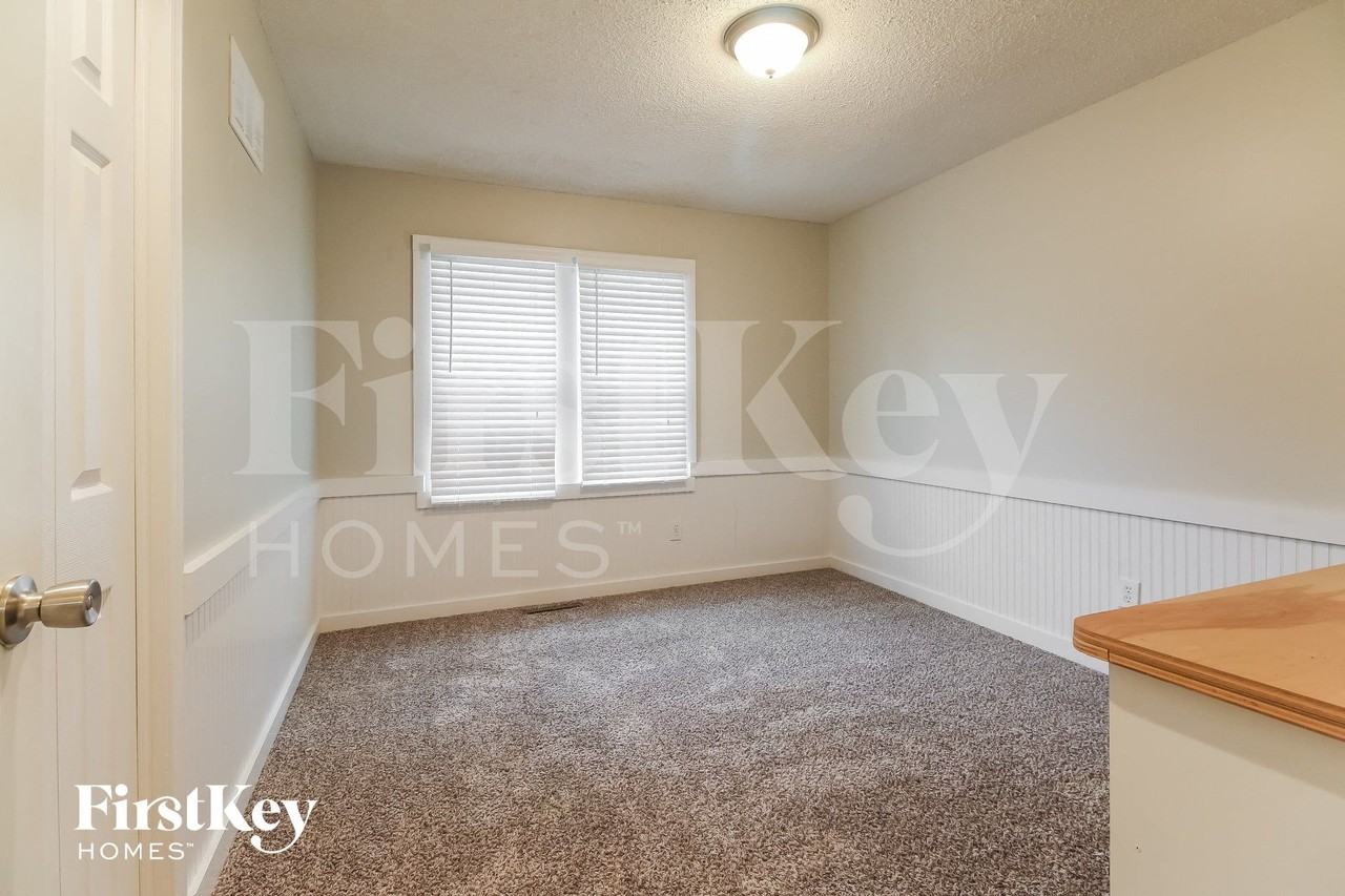 7939 N Campbell St - Photo 7 of 14