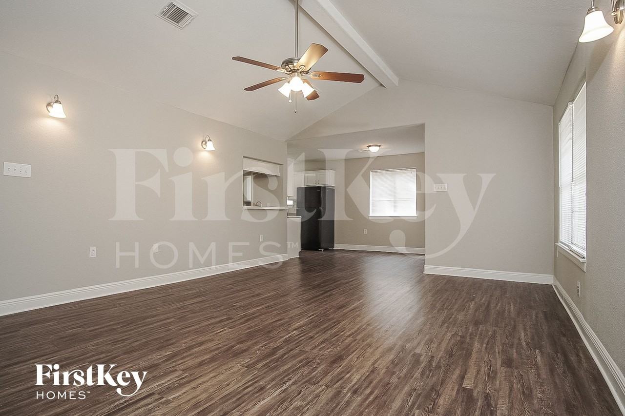7714 Dawnridge Dr - Photo 2 of 14