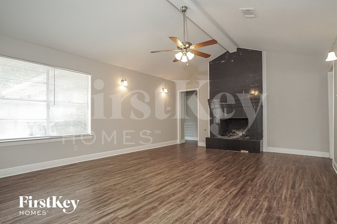 7714 Dawnridge Dr - Photo 3 of 14