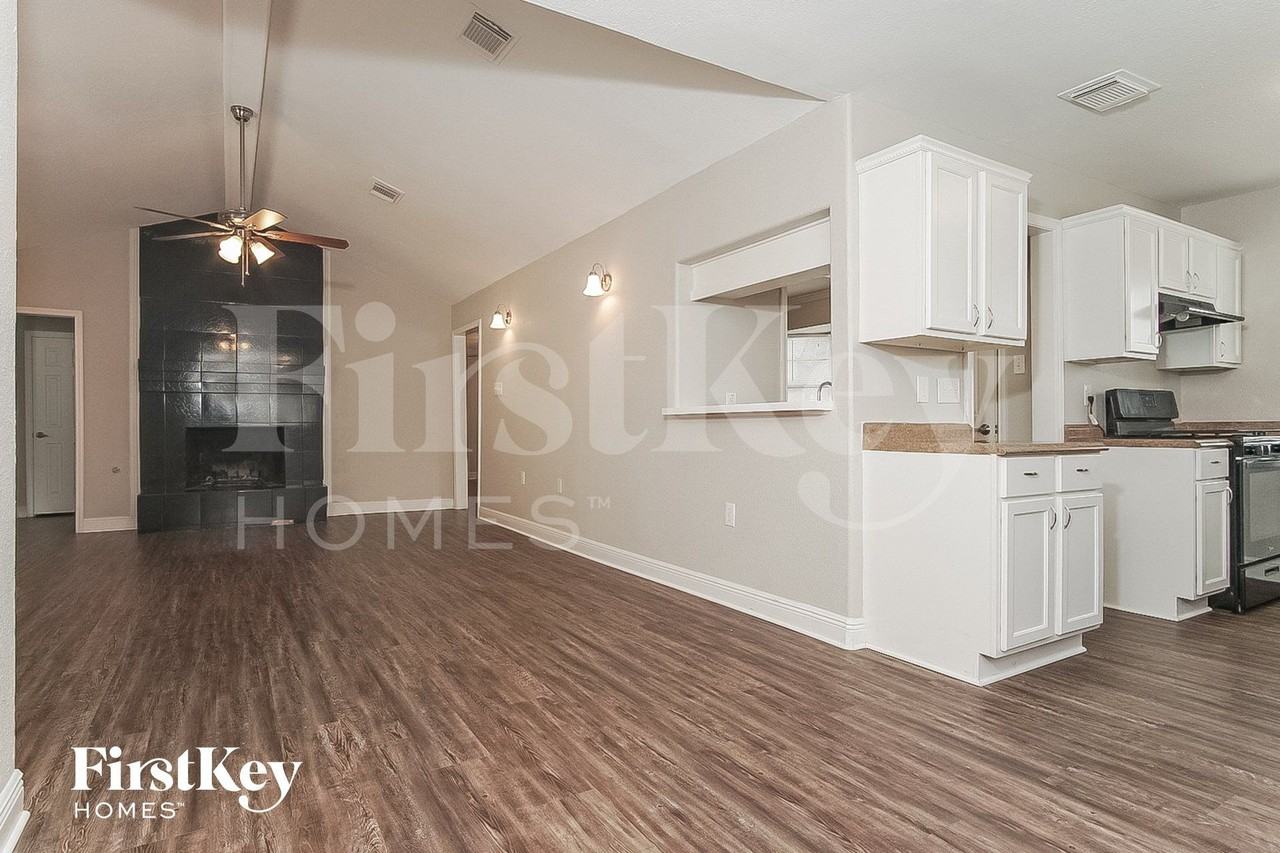 7714 Dawnridge Dr - Photo 4 of 14