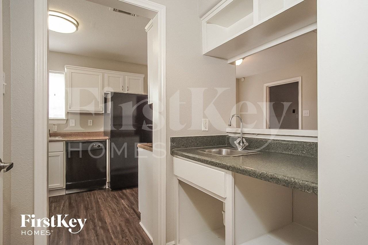 7714 Dawnridge Dr - Photo 6 of 14