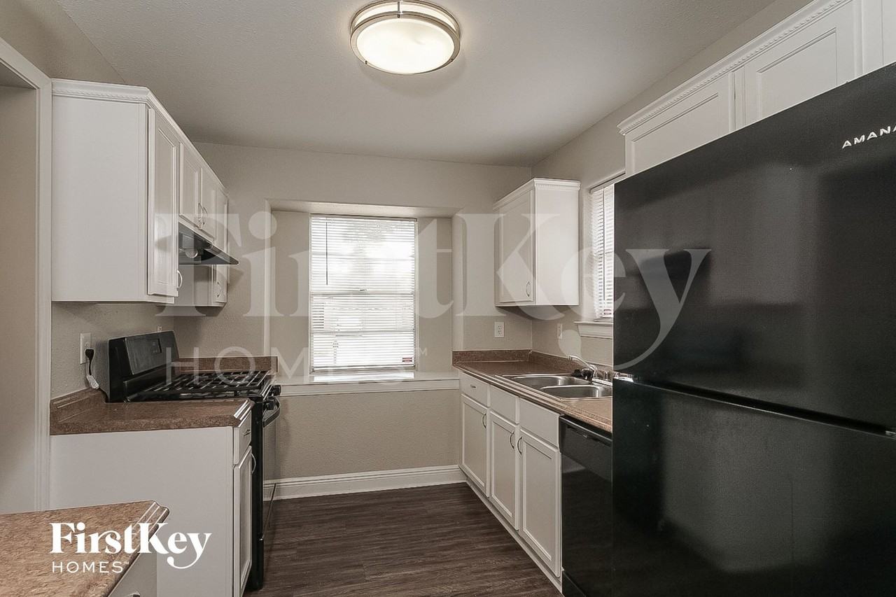 7714 Dawnridge Dr - Photo 7 of 14