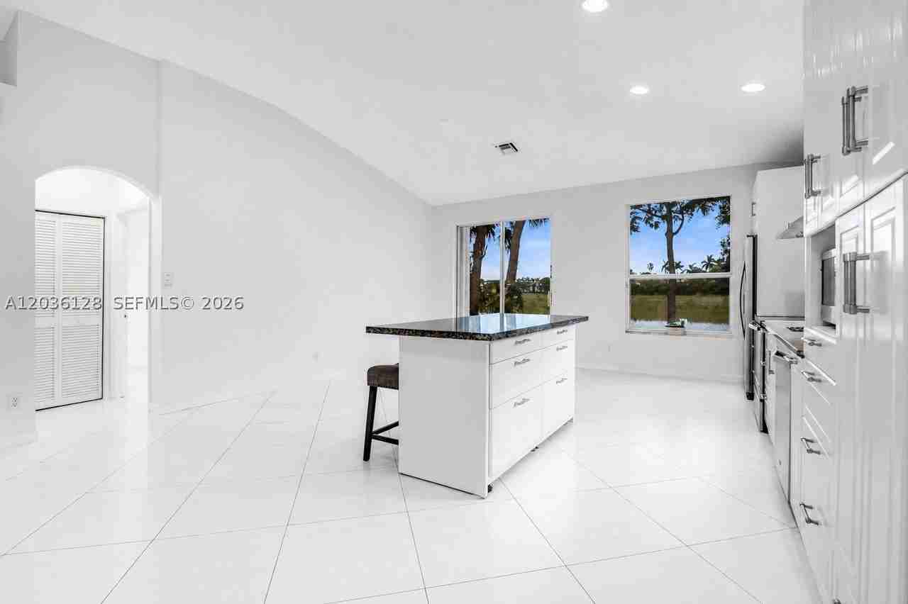 13092 Nw 8th St #13092 - Photo 3 of 39