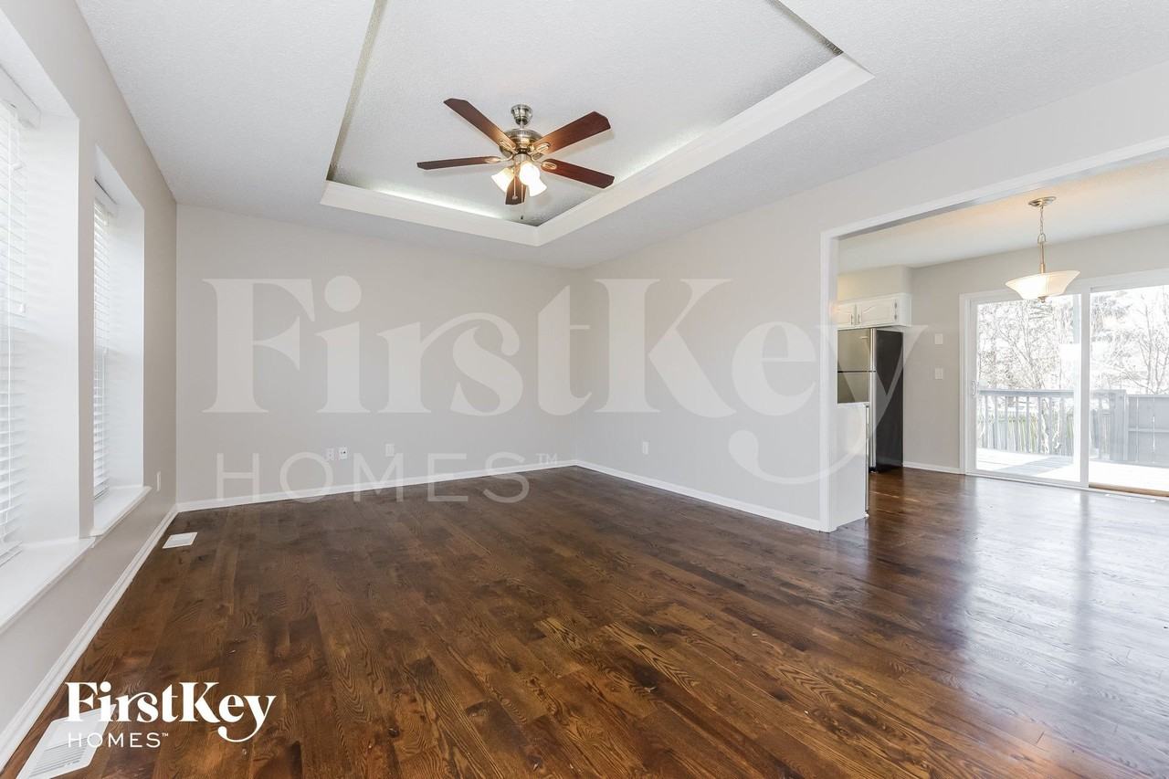 704 York Dr - Photo 4 of 15