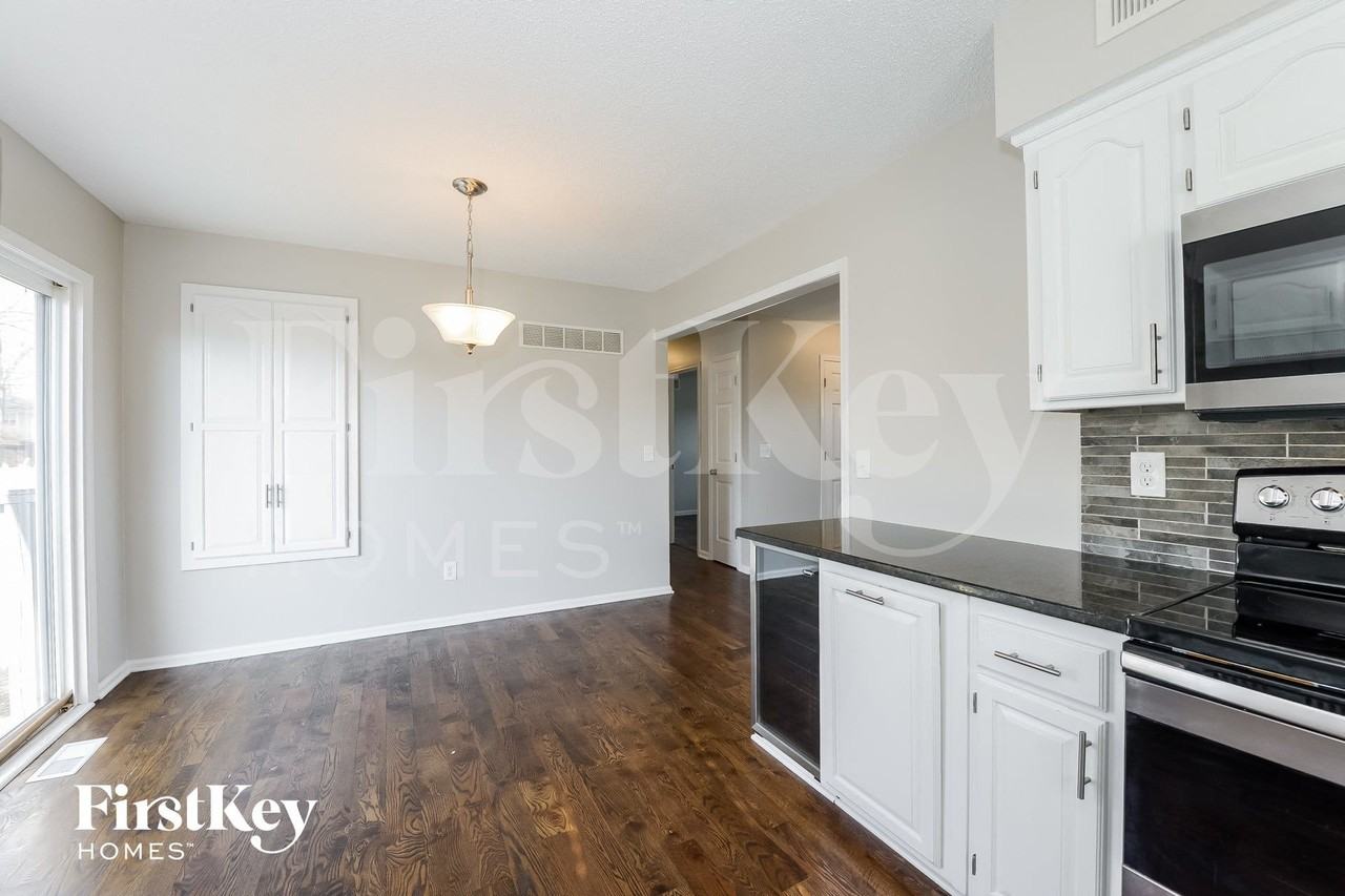 704 York Dr - Photo 6 of 15