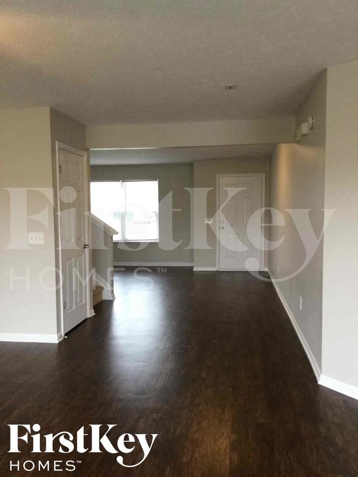 6914 Governors Point Blvd - Photo 2 of 22