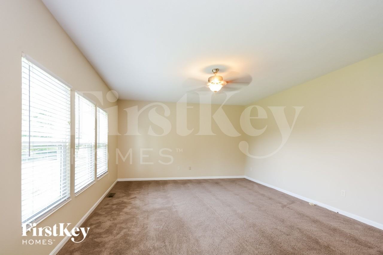 6747 Waverly Park - Photo 3 of 16