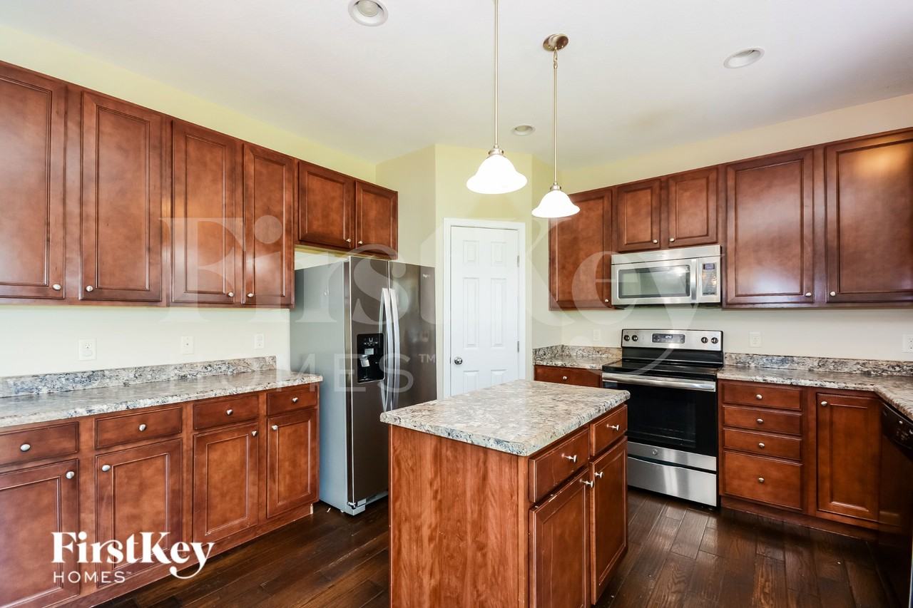 6747 Waverly Park - Photo 7 of 16
