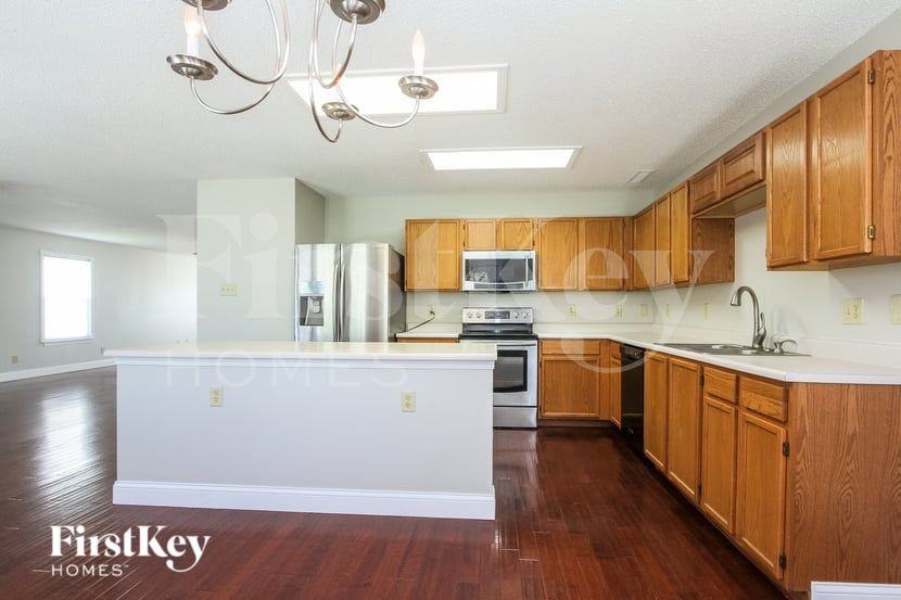 6632 Sonesta Dr - Photo 5 of 15