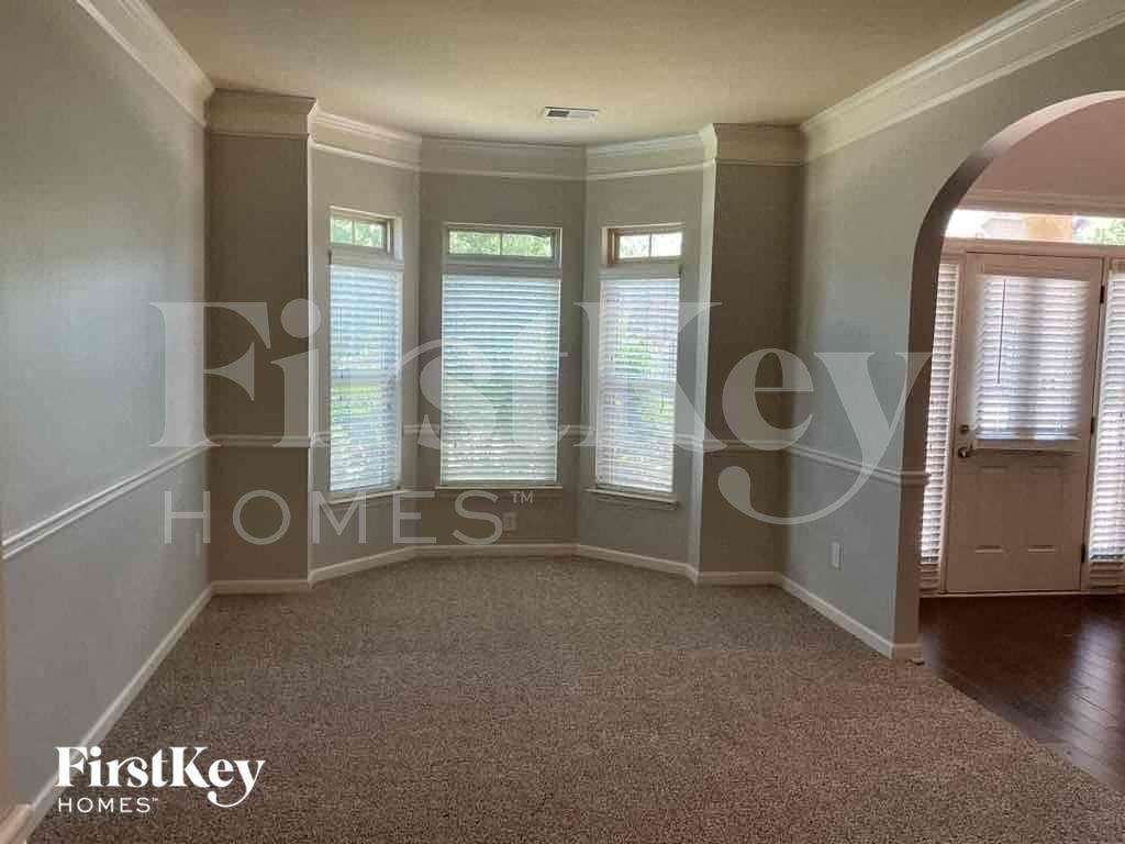 624 Parkside Place Dr - Photo 3 of 11