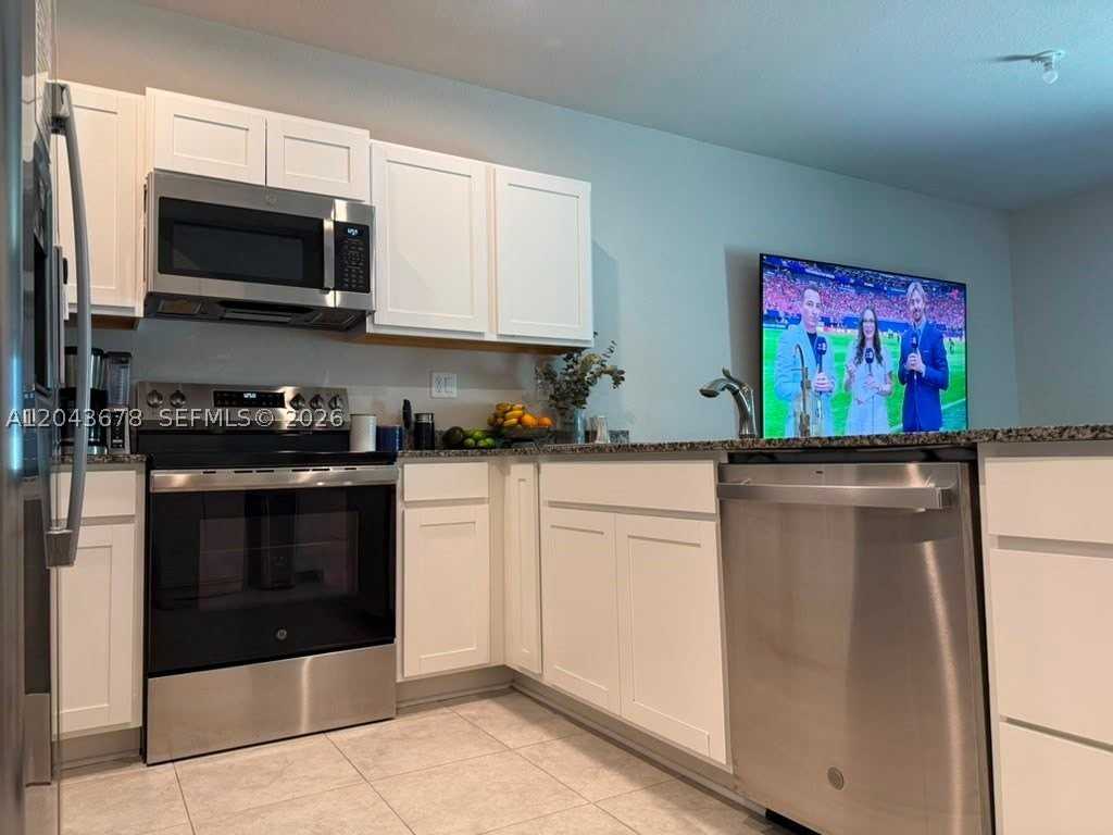 1057 Nw 5th St #1057 - Photo 2 of 18