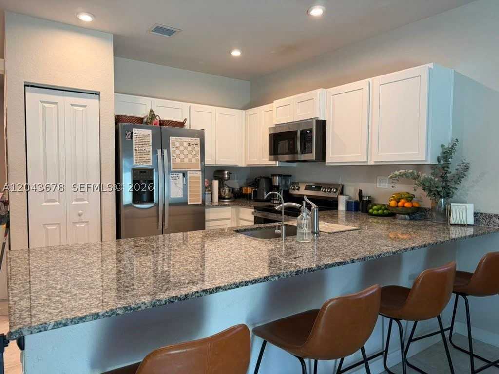 1057 Nw 5th St #1057 - Photo 4 of 18