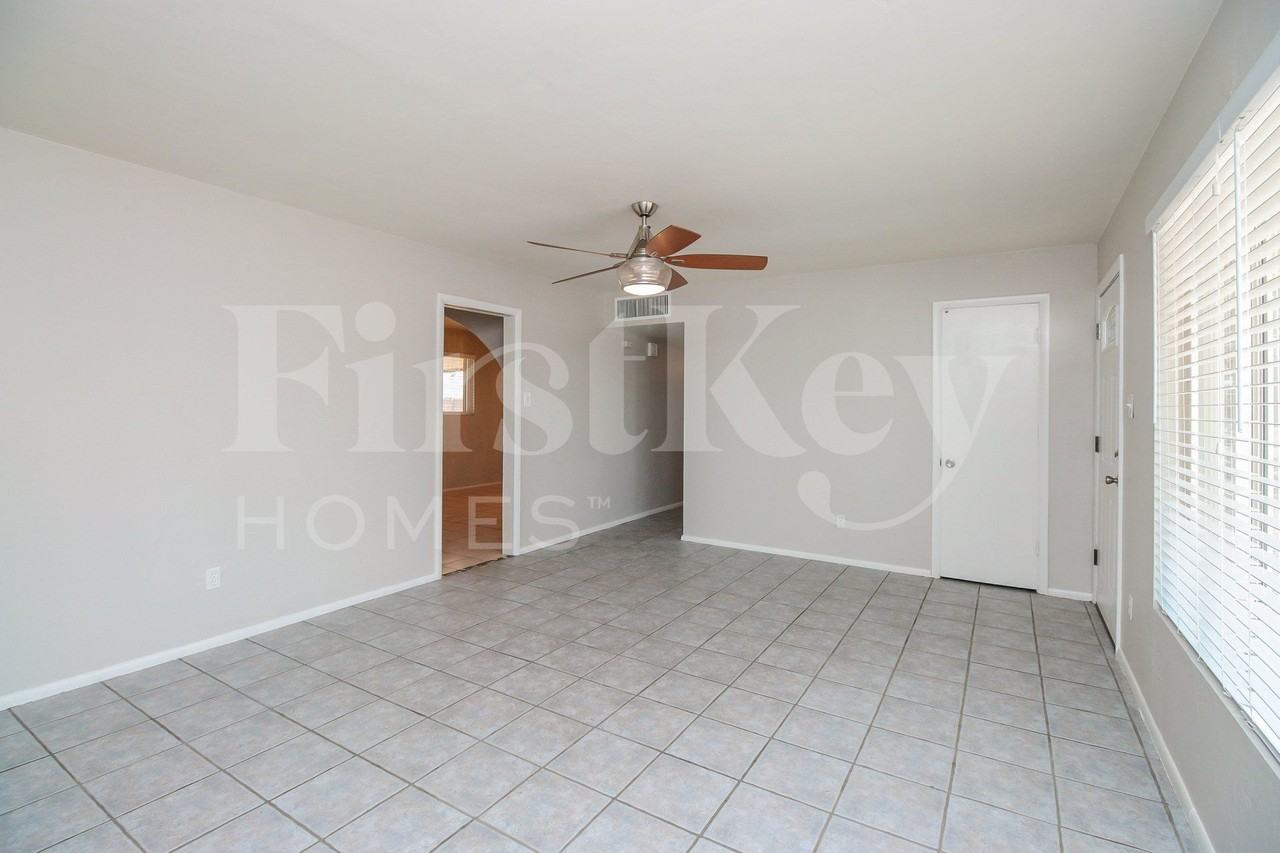 5719 N 23rd Ave - Photo 3 of 16