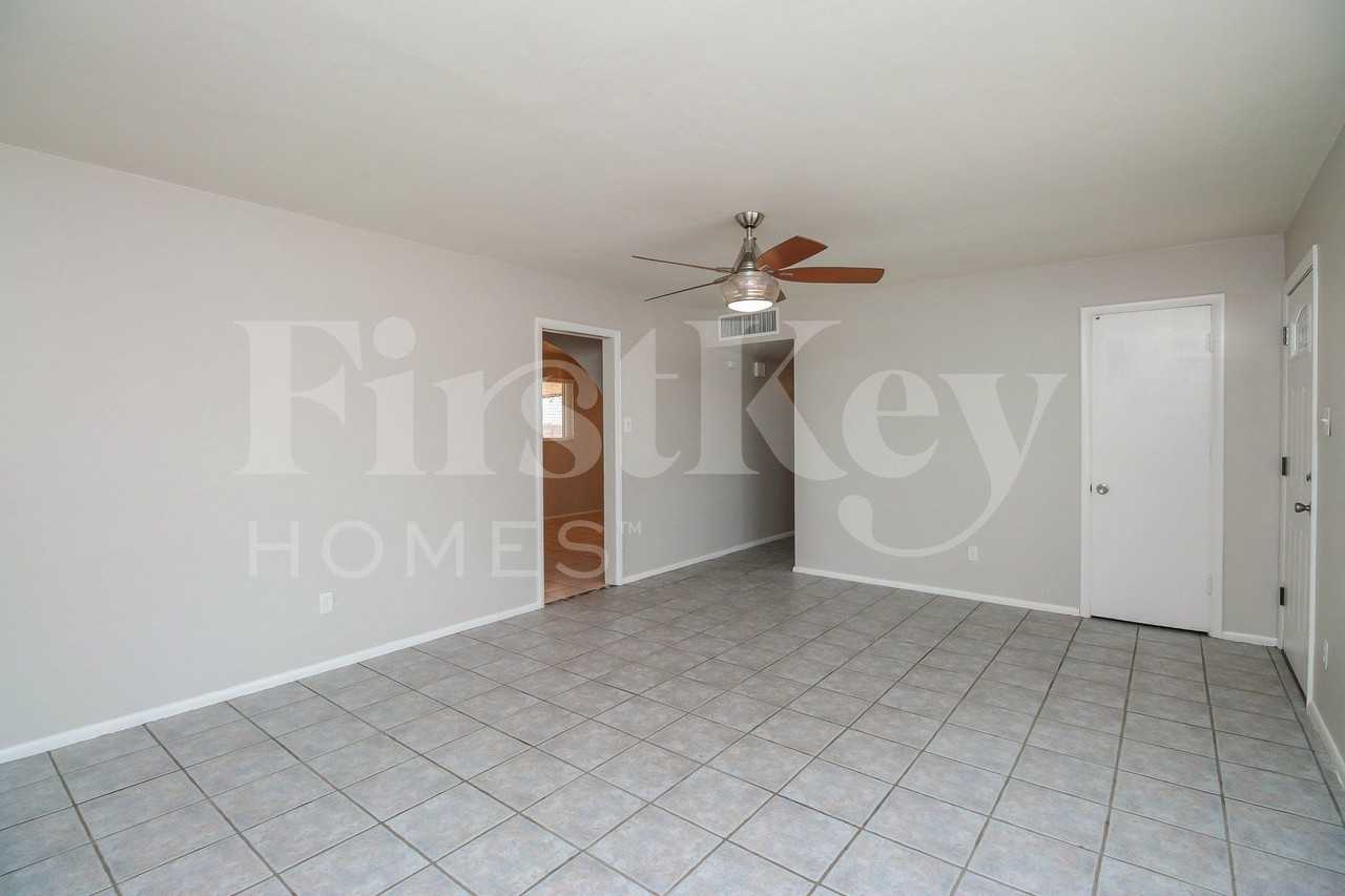 5719 N 23rd Ave - Photo 4 of 16