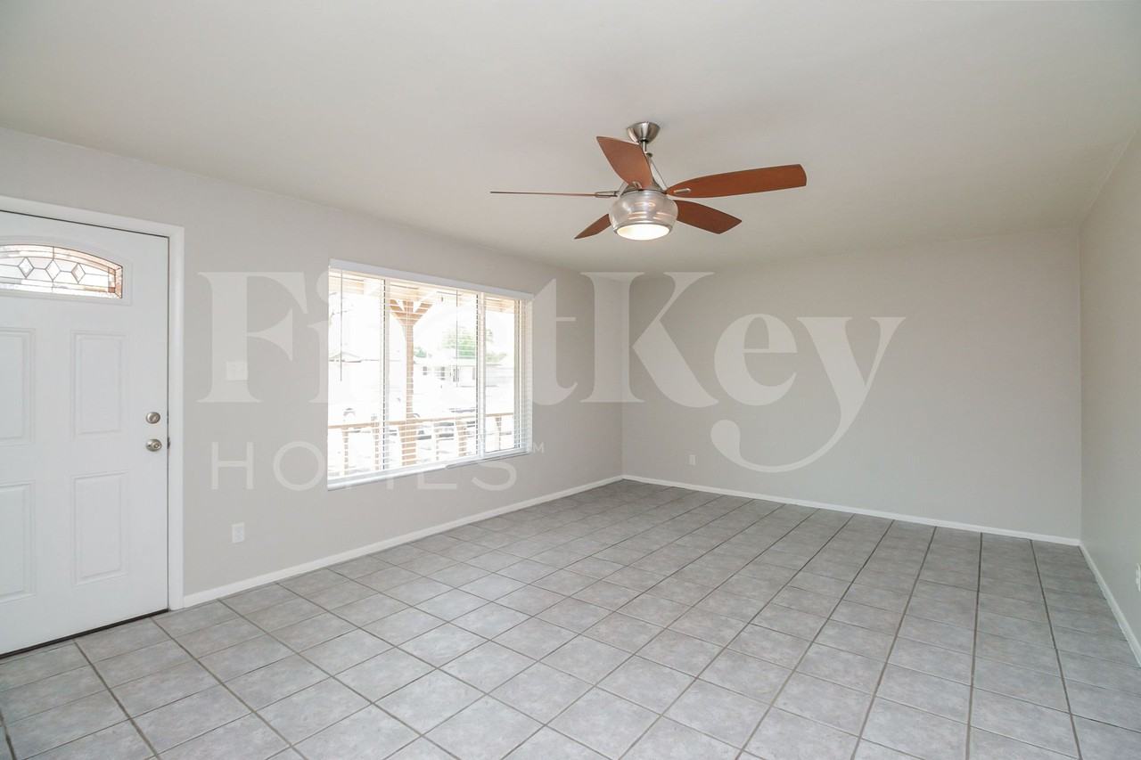 5719 N 23rd Ave - Photo 5 of 16