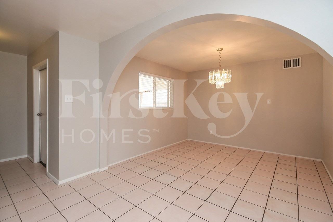 5719 N 23rd Ave - Photo 6 of 16