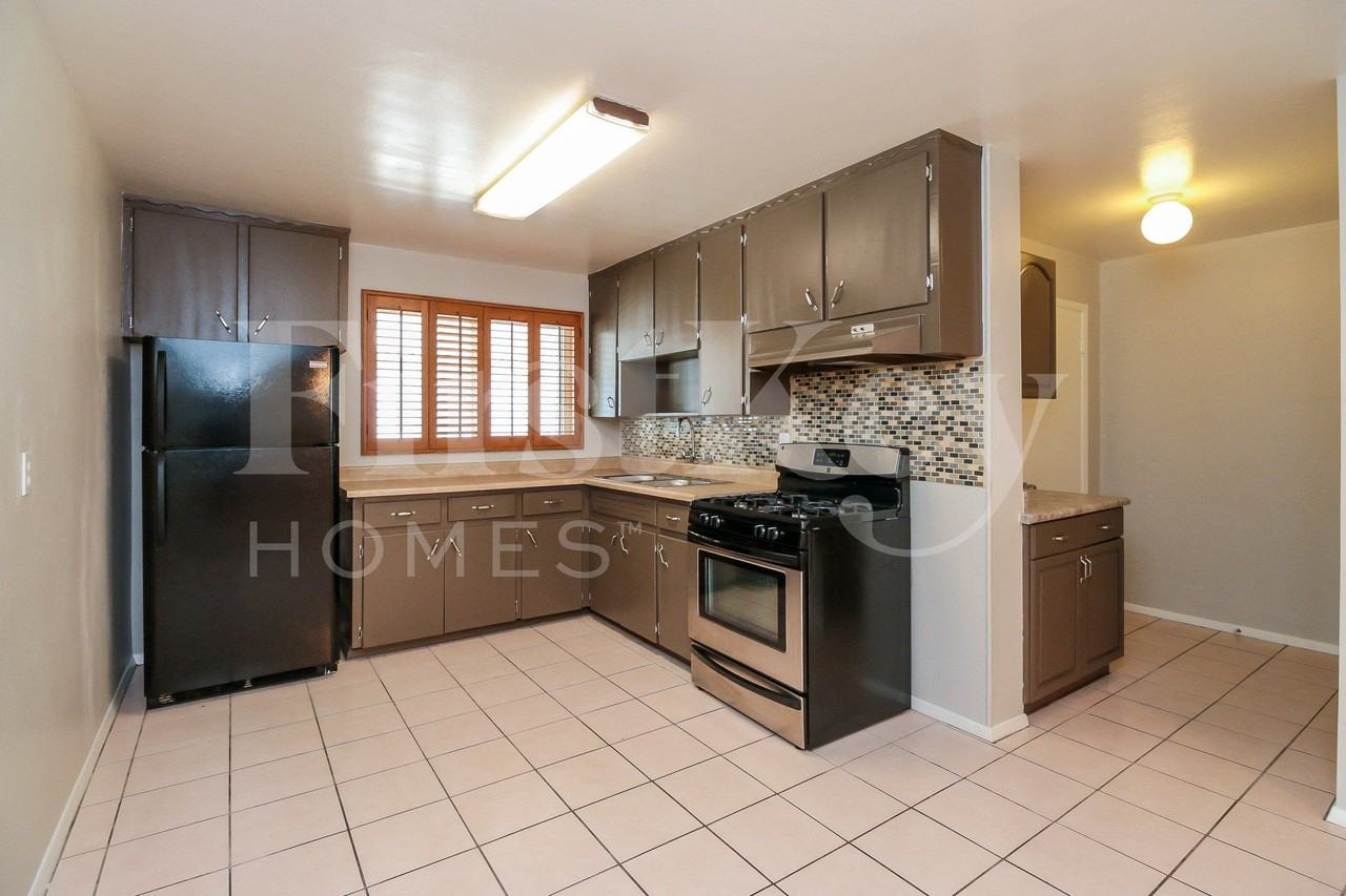 5719 N 23rd Ave - Photo 7 of 16