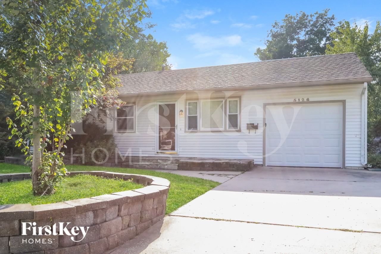 5126 S Delaware Ave - Photo 2 of 15