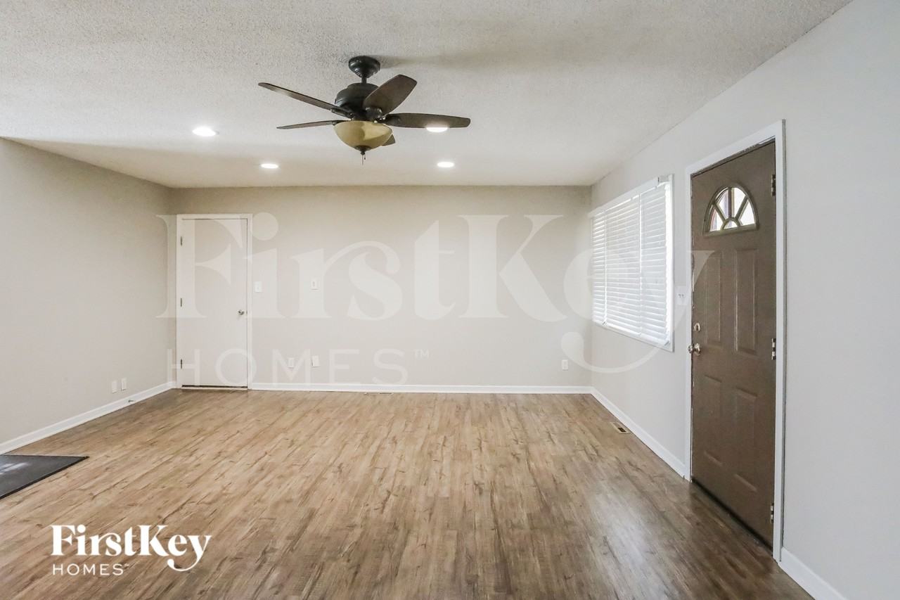 5126 S Delaware Ave - Photo 4 of 15