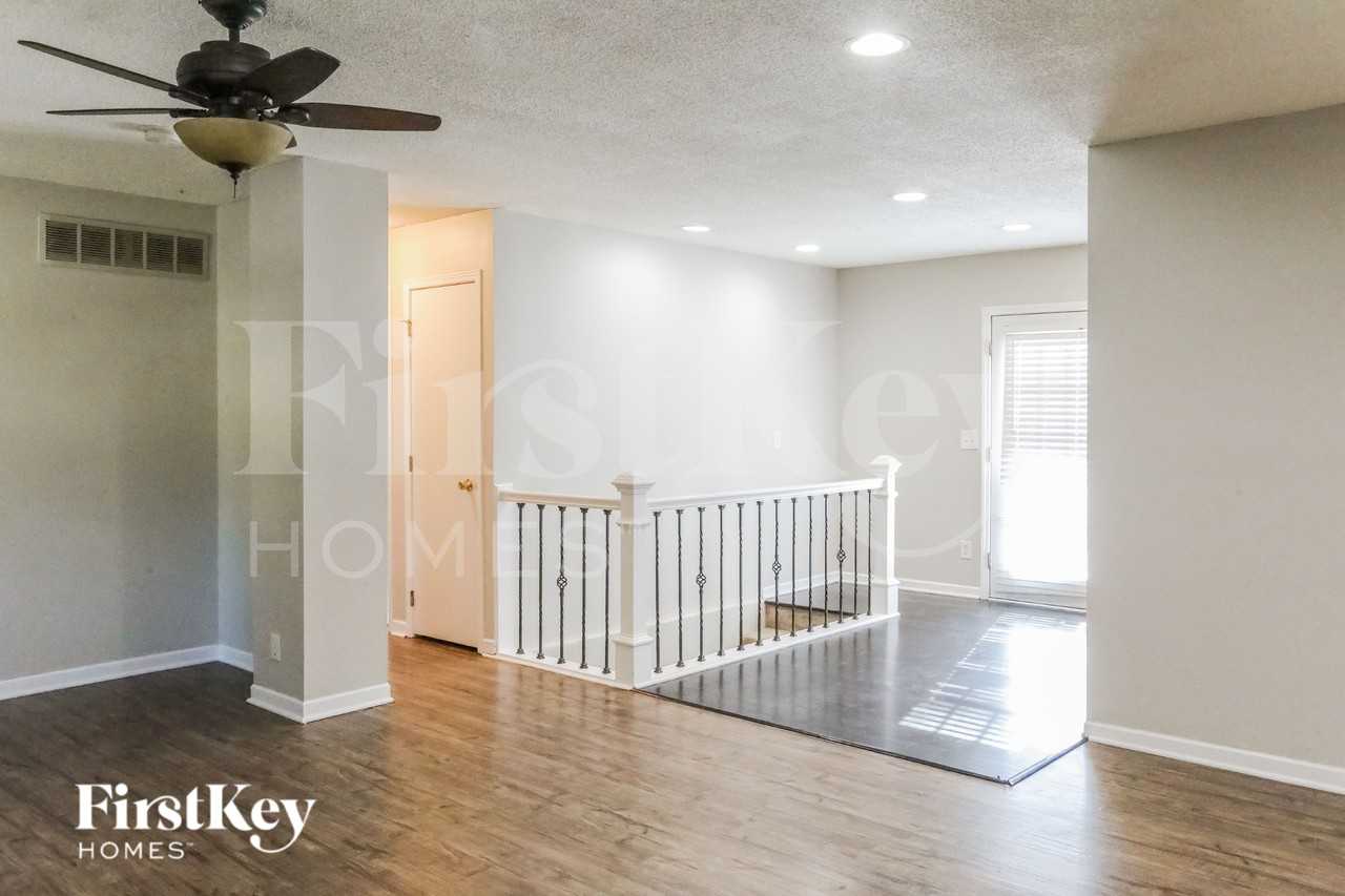 5126 S Delaware Ave - Photo 5 of 15