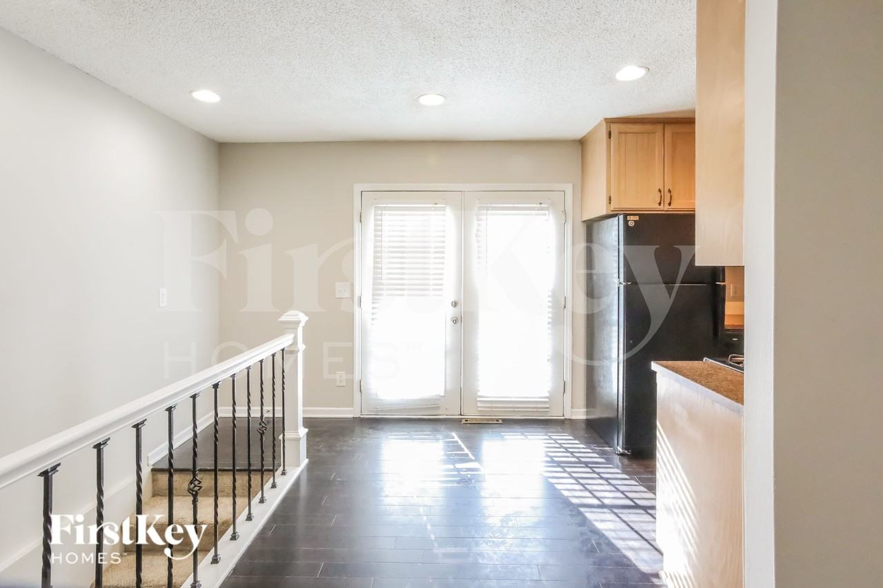5126 S Delaware Ave - Photo 6 of 15