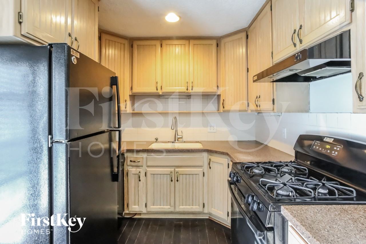 5126 S Delaware Ave - Photo 7 of 15