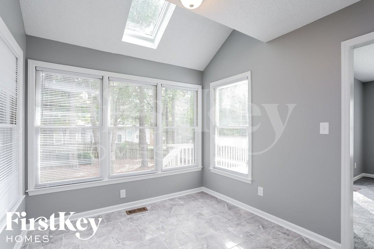 4905 Chimney Springs Dr - Photo 5 of 15