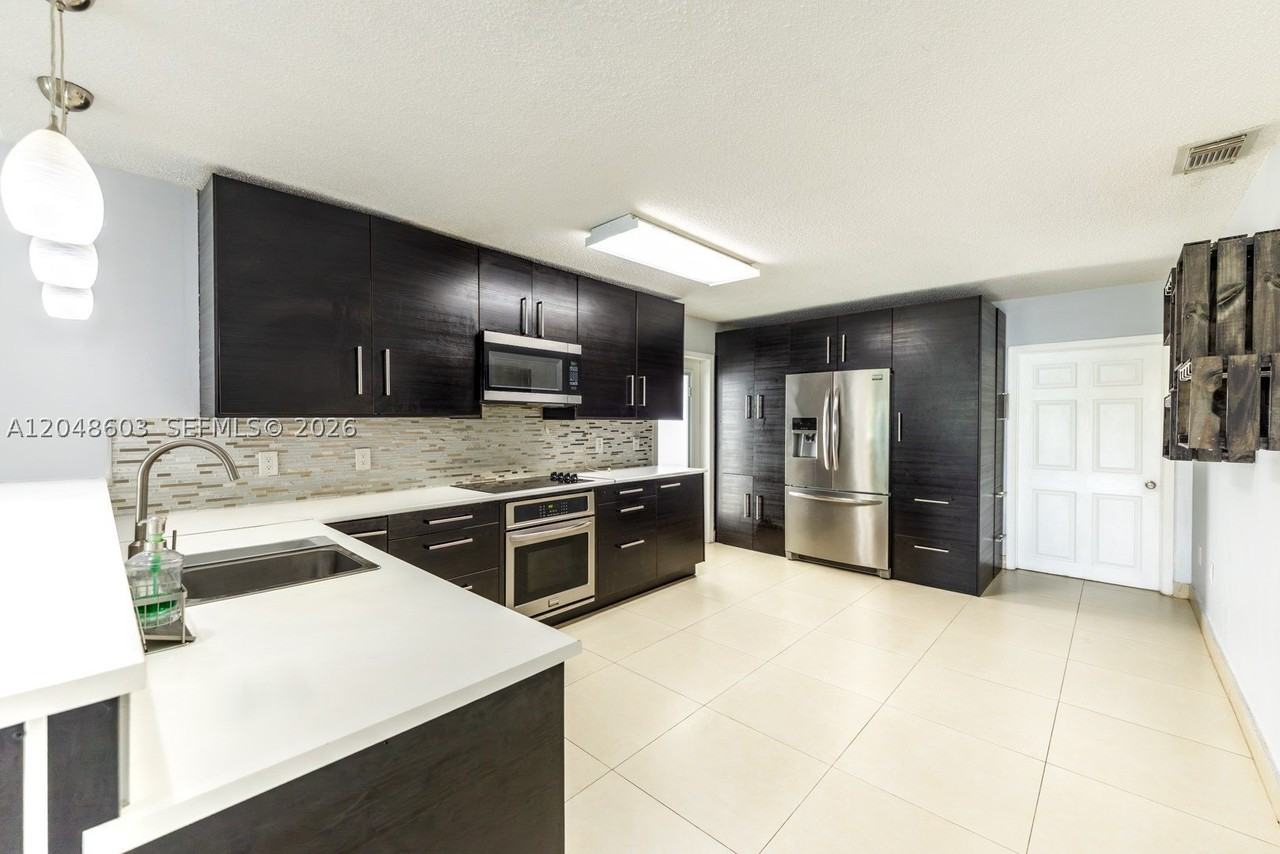 2610 W 65th St #2610 - Photo 5 of 23