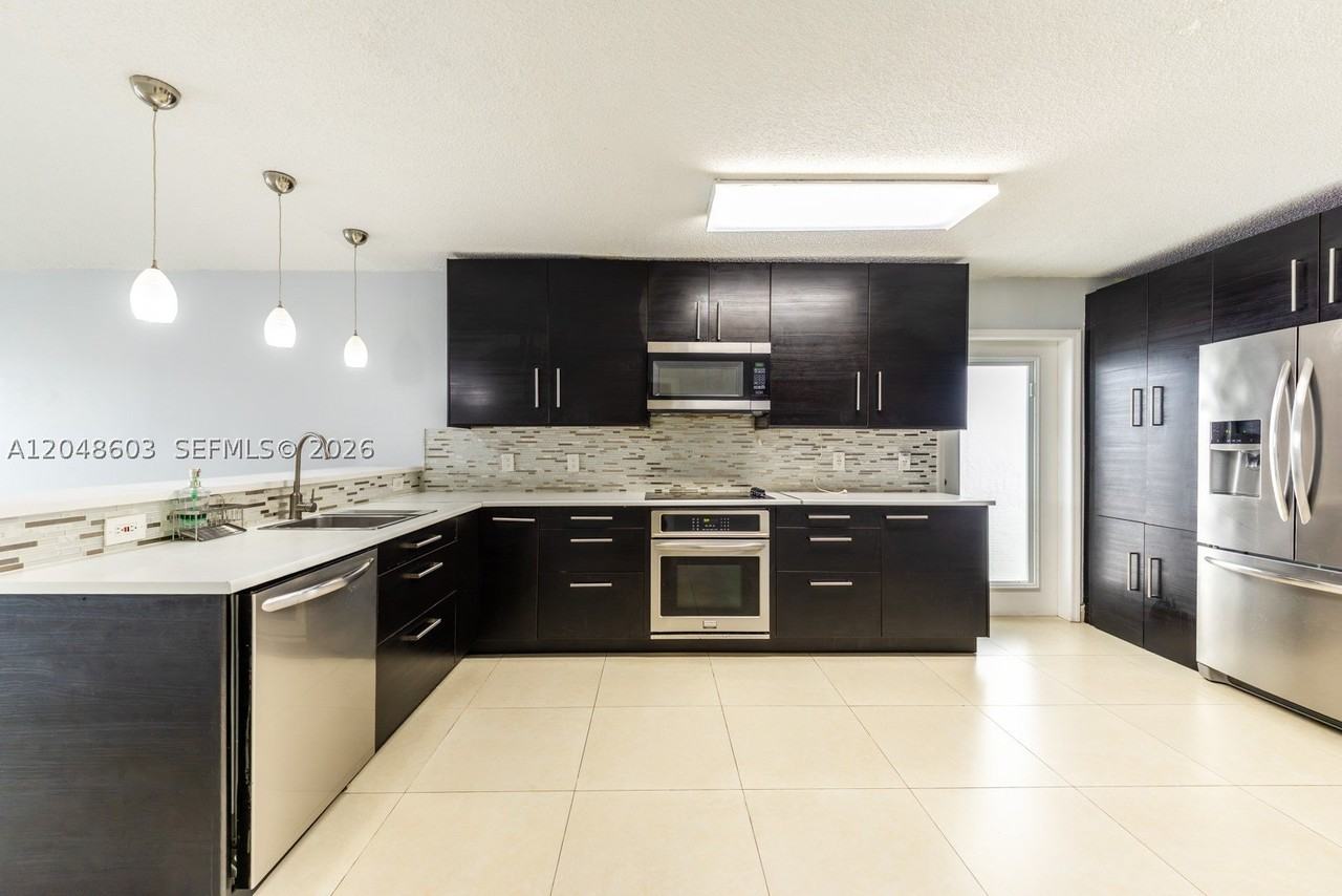 2610 W 65th St #2610 - Photo 6 of 23