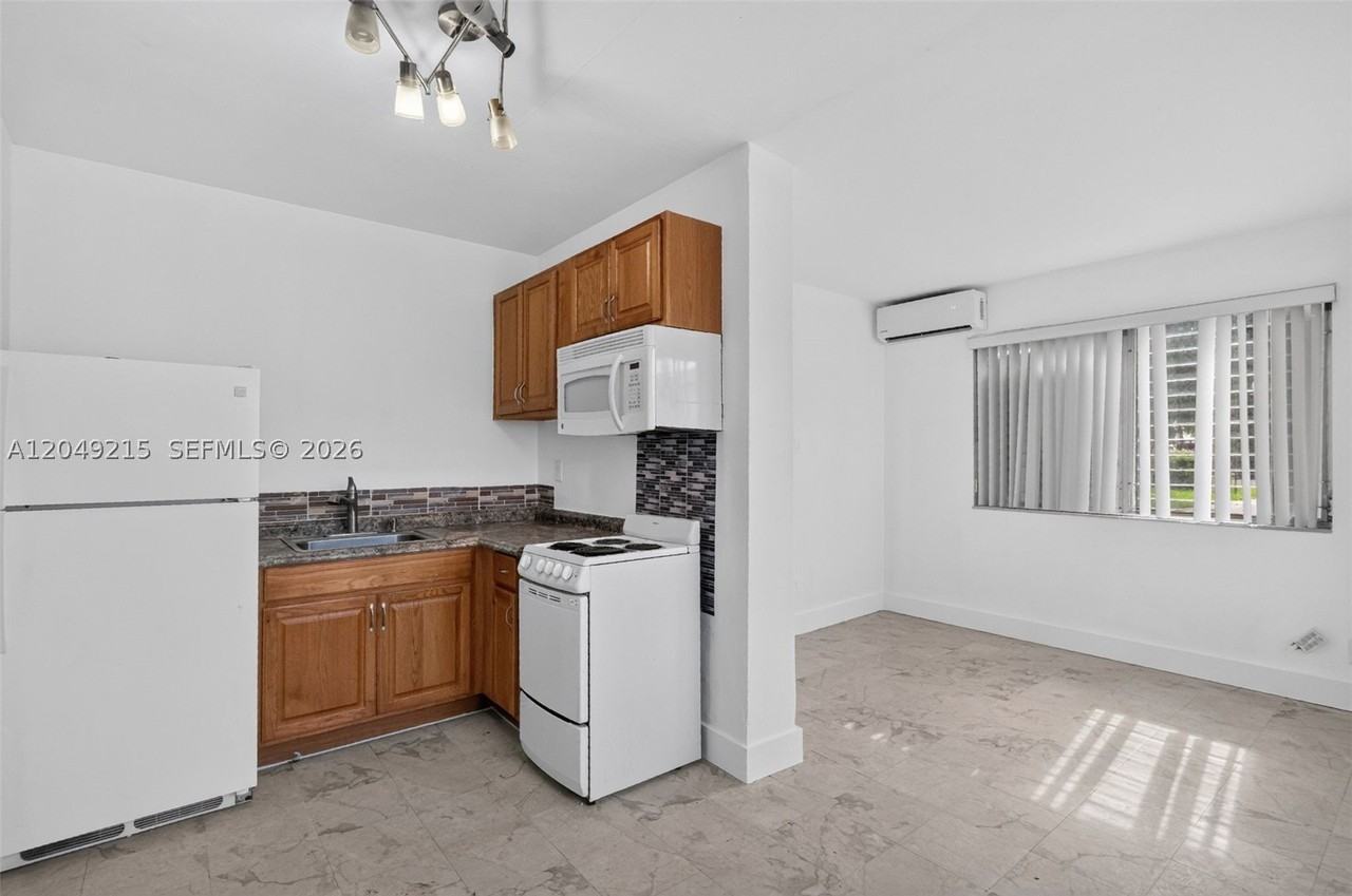 3205 Nw 3rd St #3205 - Photo 5 of 19