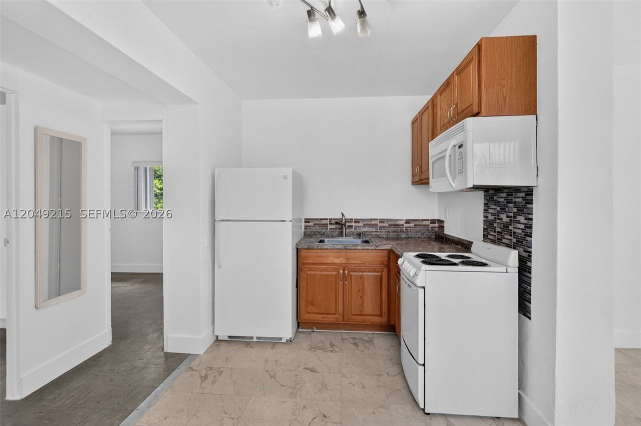 3205 Nw 3rd St #3205 - Photo 7 of 19