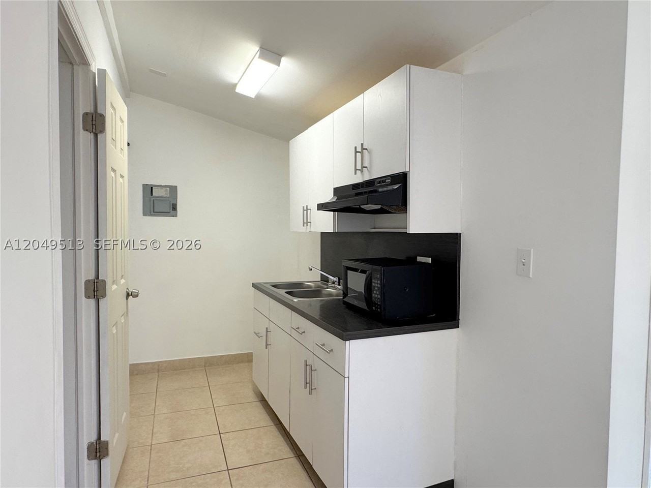 2461 Nw 5th St #C - Photo 5 of 10