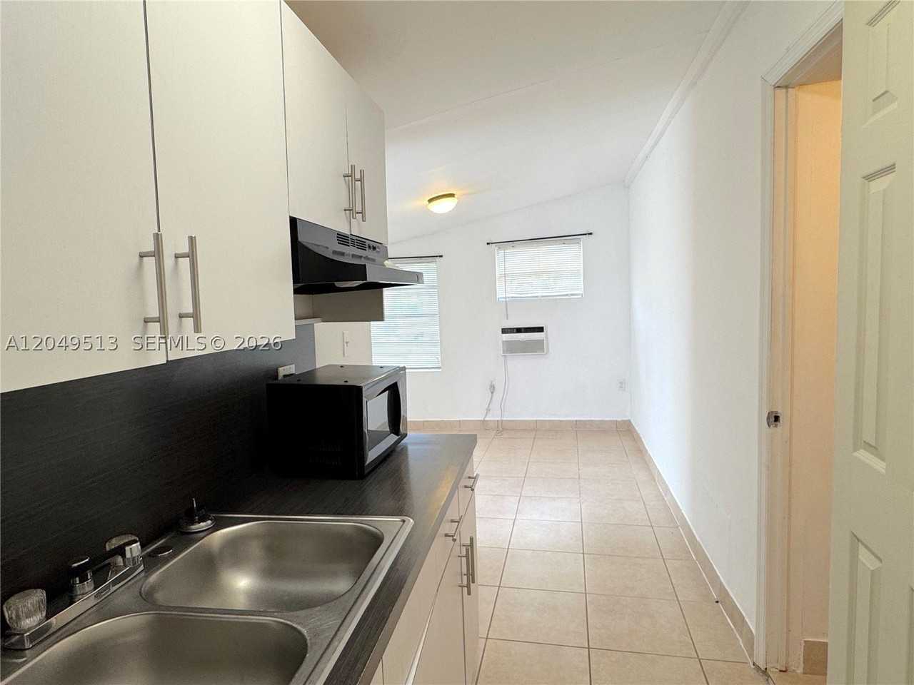 2461 Nw 5th St #C - Photo 6 of 10