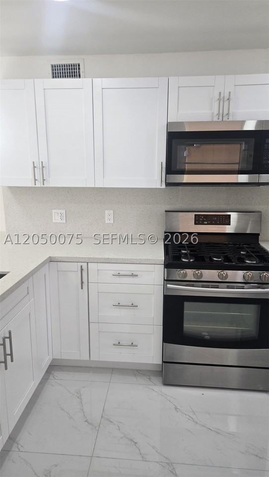 3831 Sw 79th Ave #3831 - Photo 7 of 24