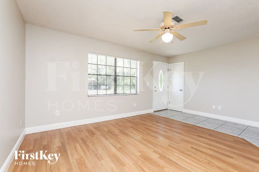 391 E Palmetto Ave - Photo 3 of 15