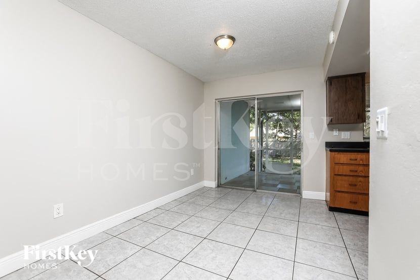 391 E Palmetto Ave - Photo 4 of 15