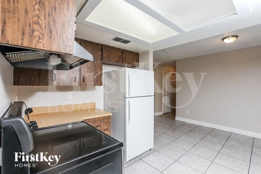 391 E Palmetto Ave - Photo 6 of 15