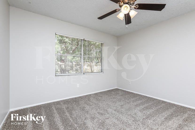 391 E Palmetto Ave - Photo 7 of 15