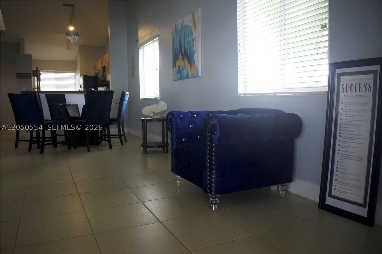 2700 Sw 55th St #1 - Photo 3 of 6