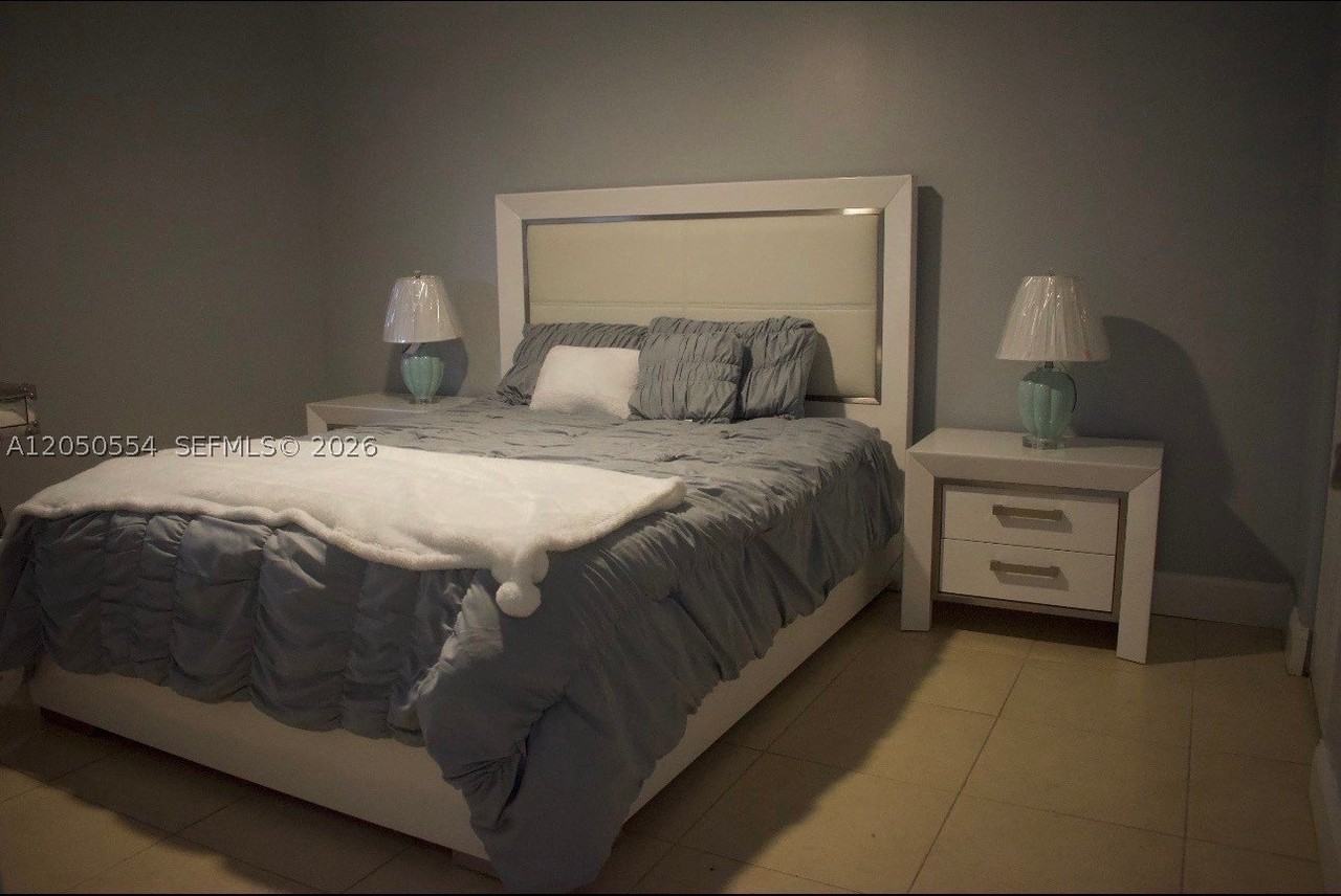 2700 Sw 55th St #1 - Photo 4 of 6