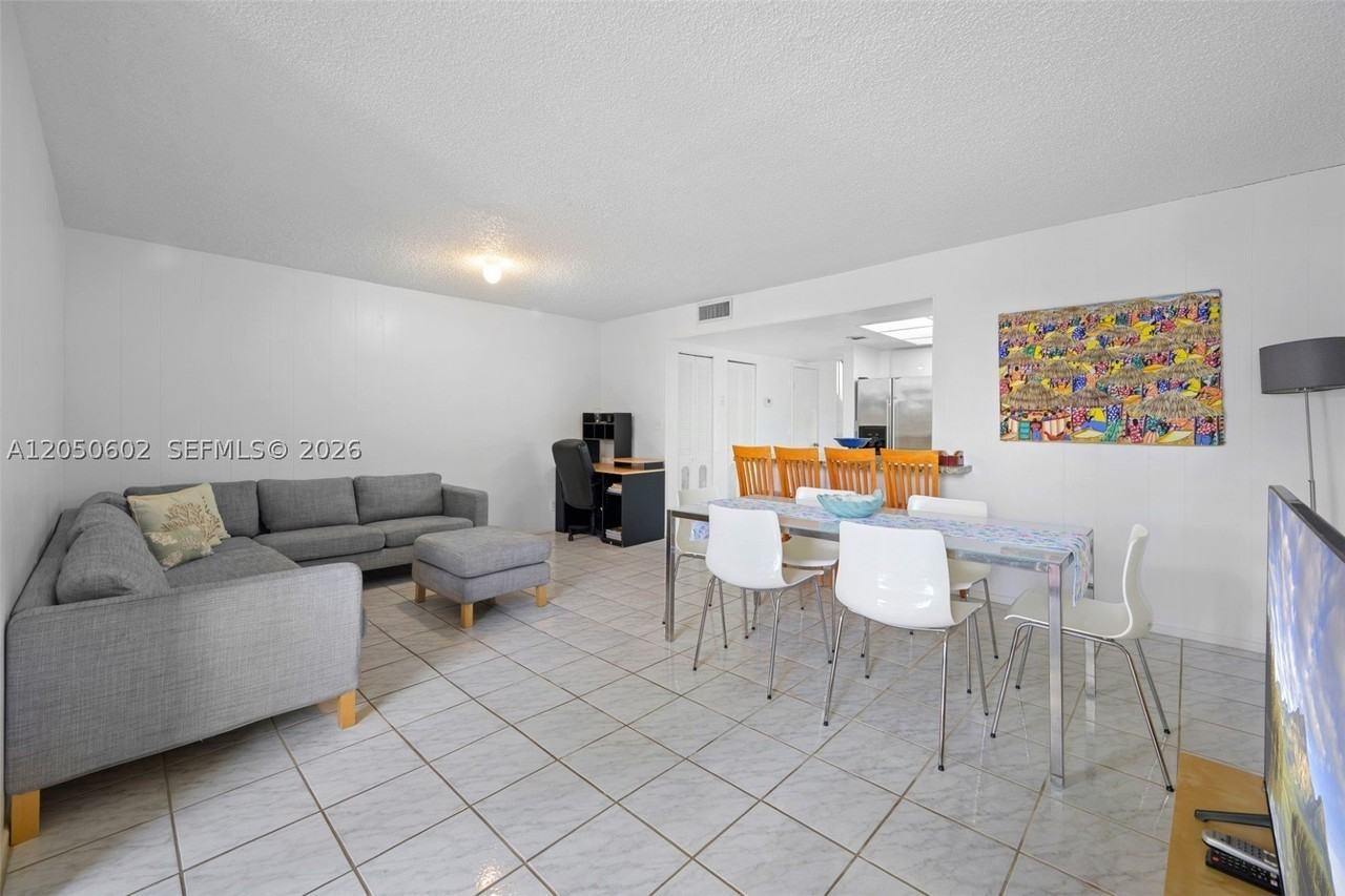 1951 Atlantic Shores Blvd #23 - Photo 7 of 24