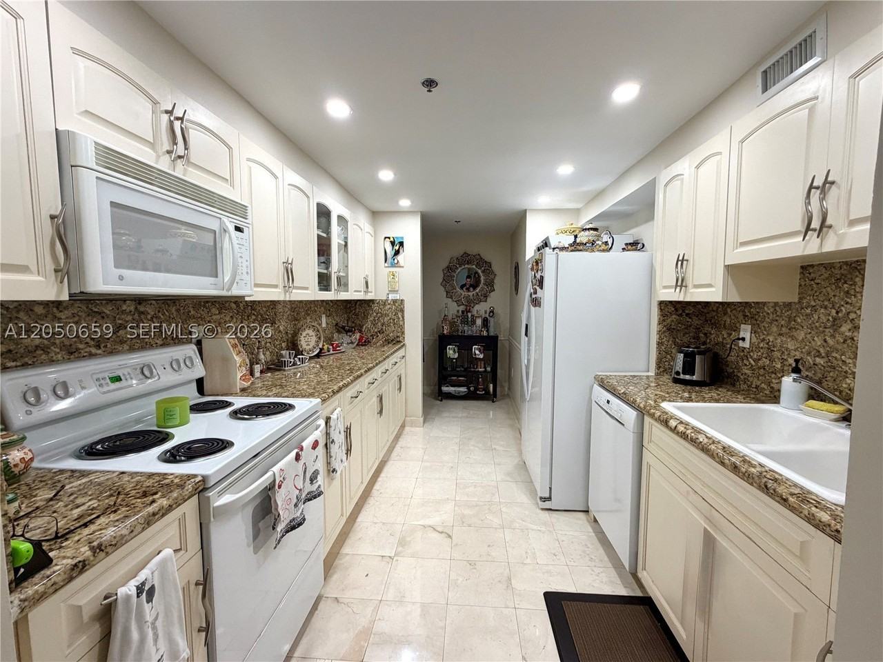 3200 Collins Ave #10-1 - Photo 4 of 10