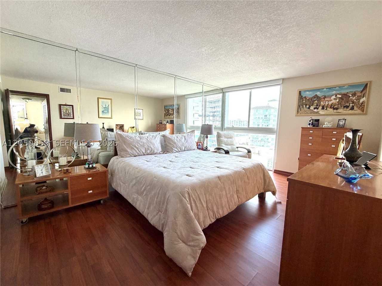 3200 Collins Ave #10-1 - Photo 7 of 10