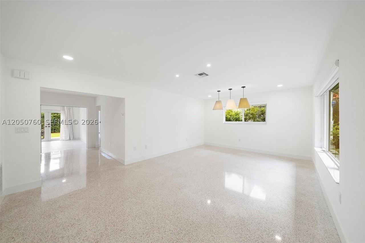 415 Navarre Ave - Photo 3 of 28