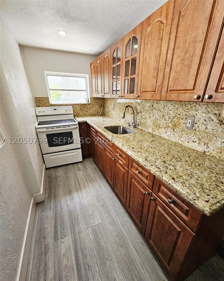 464 E 13th St #464 - Photo 6 of 7