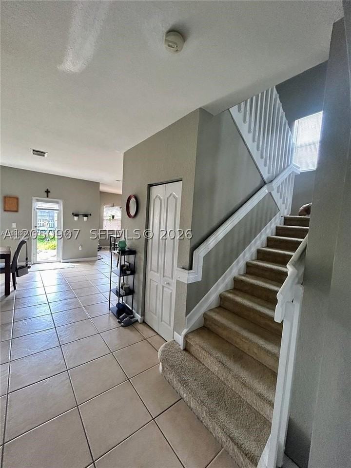 215 Ne 32nd Ter - Photo 4 of 23