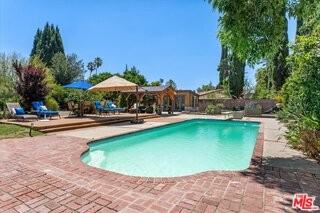 22954 Collins St - Photo 3 of 8
